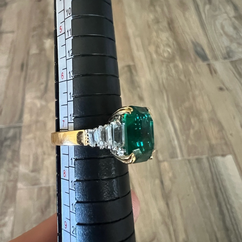 Green Gemstone & Rhinestone Ring - Picture 6 of 7